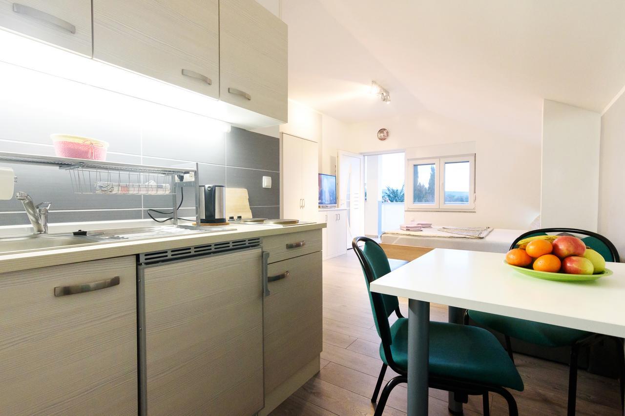 Apartmani Orhideja กอร์นยิ คาริน ภายนอก รูปภาพ