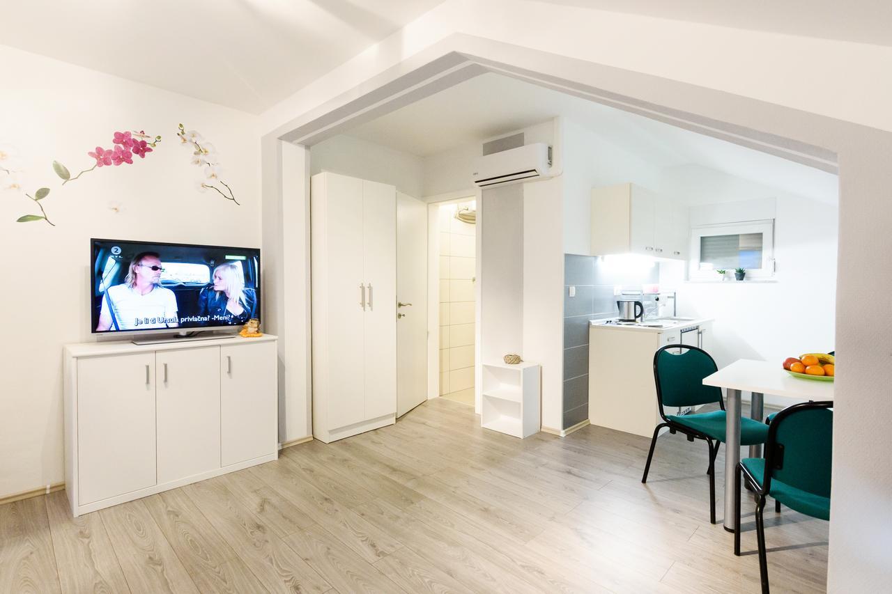 Apartmani Orhideja กอร์นยิ คาริน ภายนอก รูปภาพ