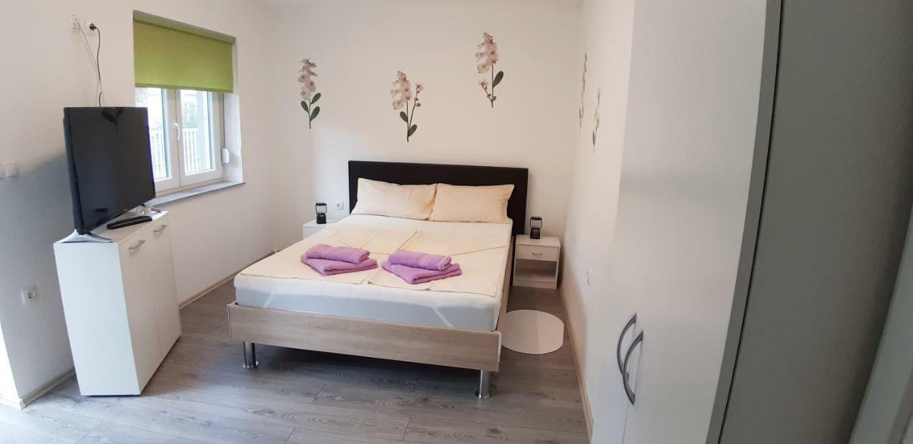 Apartmani Orhideja กอร์นยิ คาริน ภายนอก รูปภาพ
