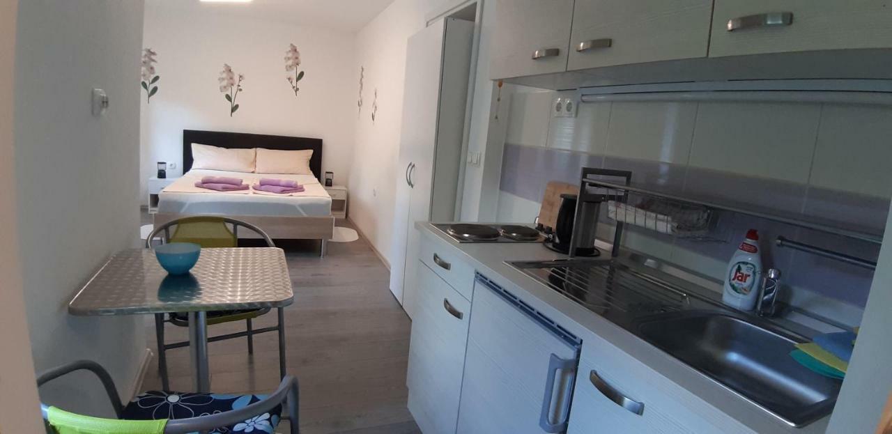 Apartmani Orhideja กอร์นยิ คาริน ภายนอก รูปภาพ